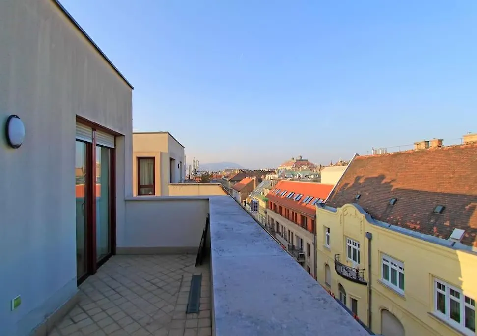 King'S Court Apartments - City Centre -Free Garage Budapest
