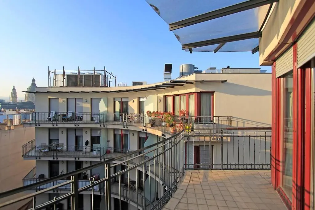 King'S Court Apartments - City Centre -Free Garage Budapest Hungría